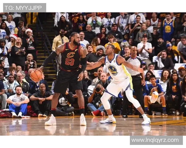 骑士与勇士精彩对决录像回顾25日比赛亮点与精彩瞬间分析